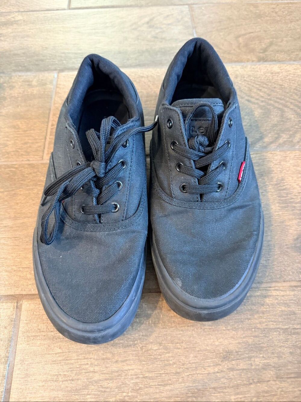 Levi's Black Canvas Low Top Sneakers Men Size 9 Casual Skate Shoes Lace Up